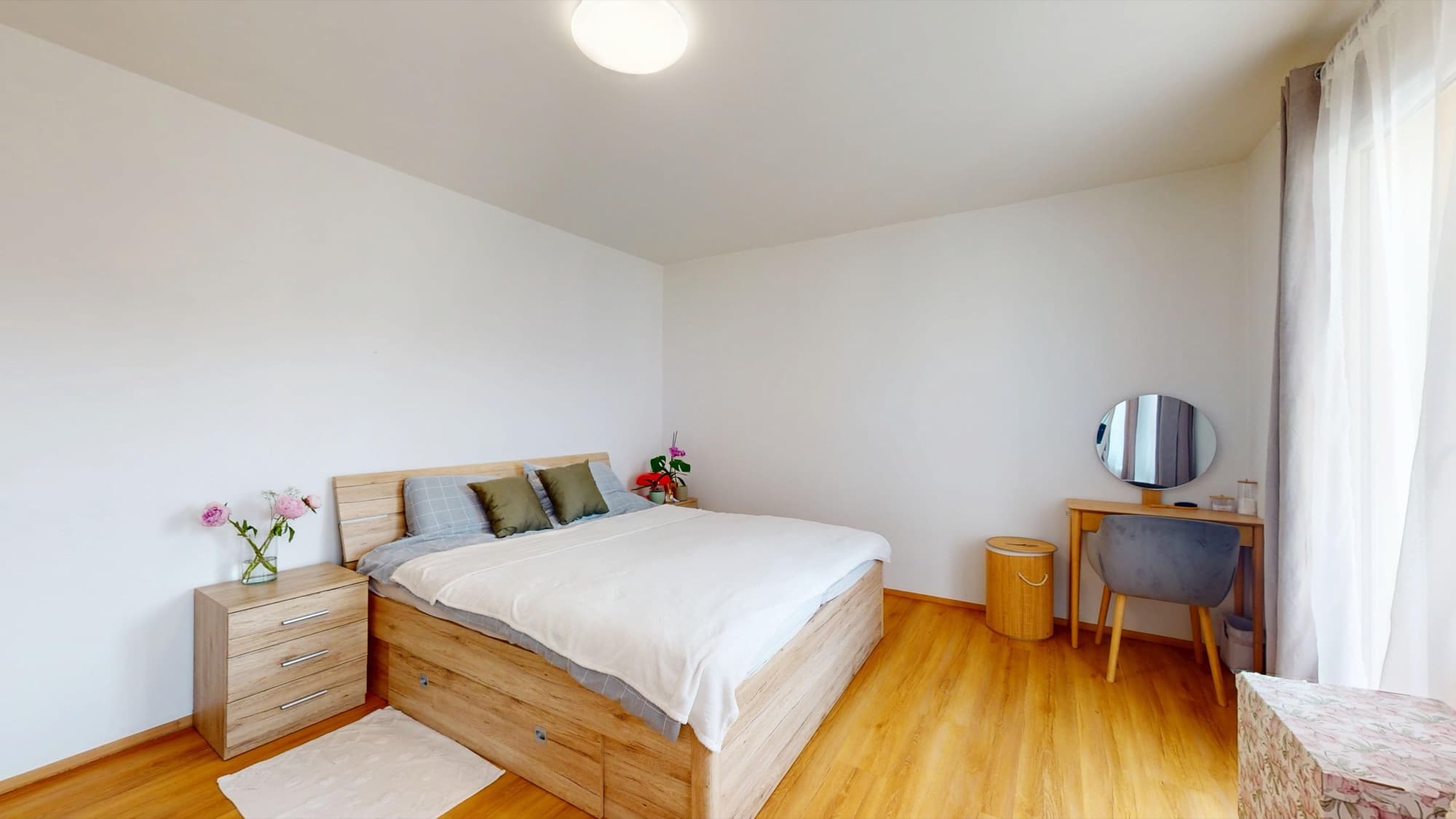 Prostorný světlý pokoj 17,8 m² po rekonstrukci